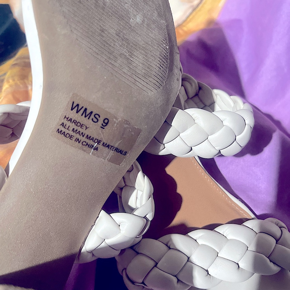 Braided beautiful square-toe sandal and bag
Approx. 3.5" heel